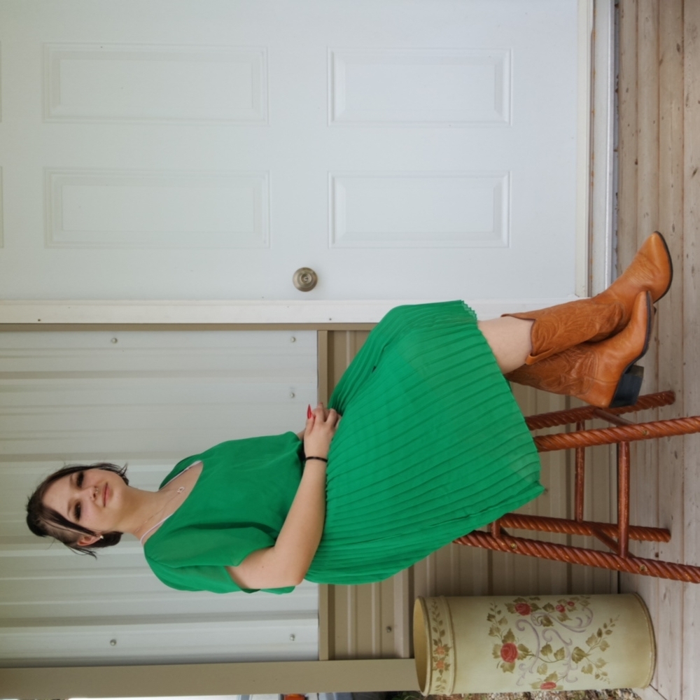 PAPER DOLL Kelly Green Pleated Midi Dress (1X)